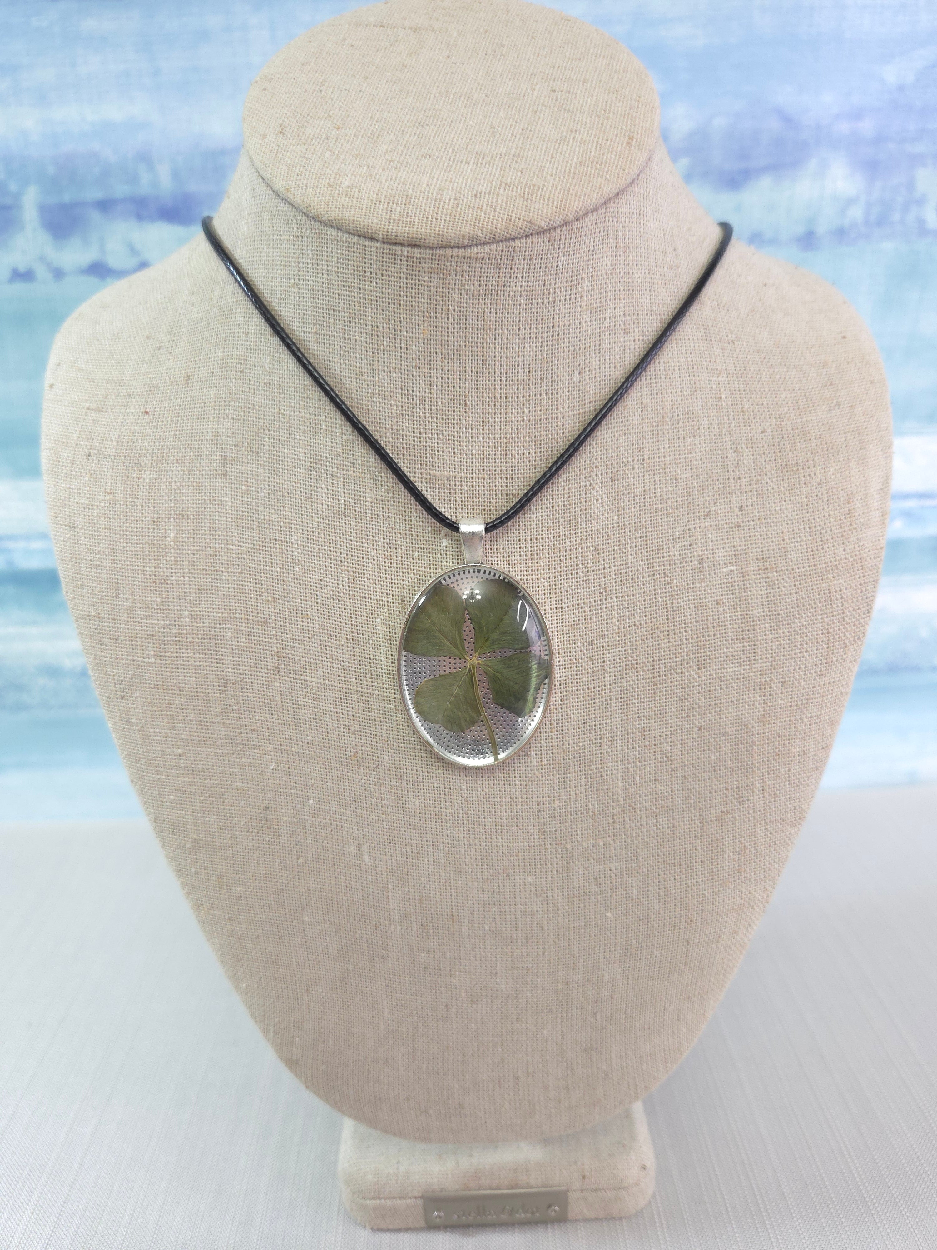 Beige visor with a central button on a mannequin head against a blurred curtain background